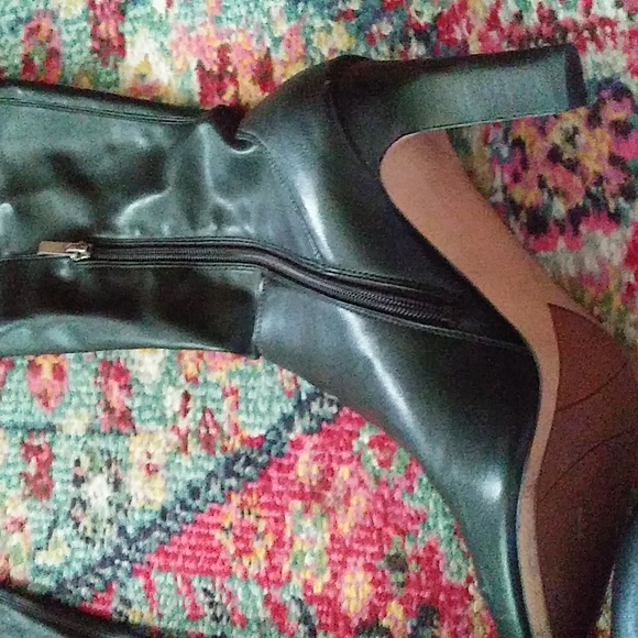 Franco Sarto Black Knee High Heeled Boots - Picture 4 of 4